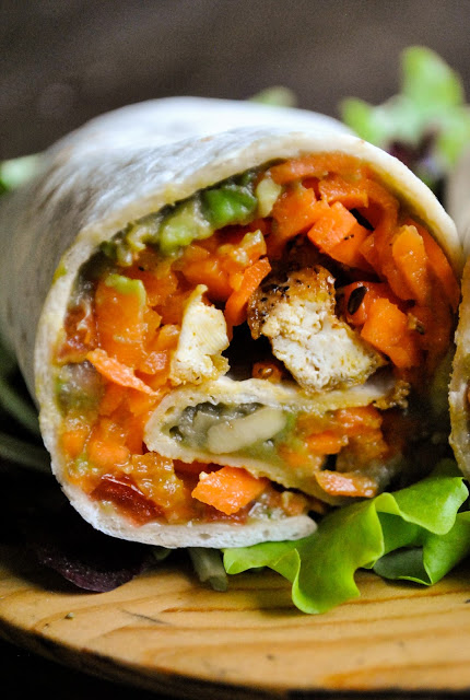 Vegan wraps with carrot noodles, pepper tofu and guacamole 4